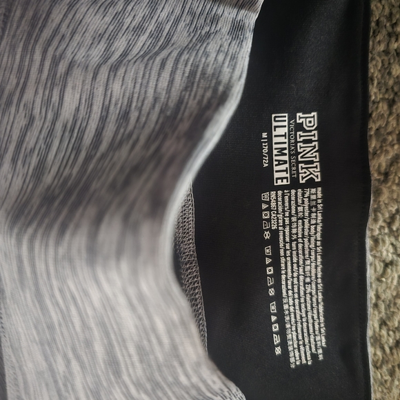 PINK Victoria's Secret 3 Leggings Plus Variety Of Shirts Like New - Picture 5 of 13